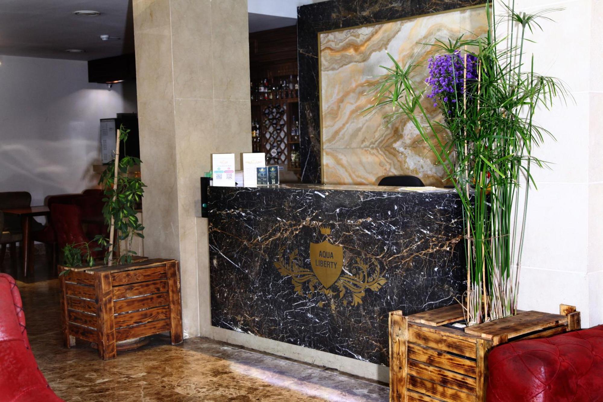 Aqua Hotel Тбилиси Екстериор снимка